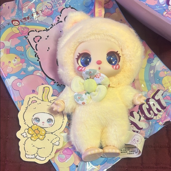 Liila’s Lucky Cat Plush Keychain - Picture 6 of 6